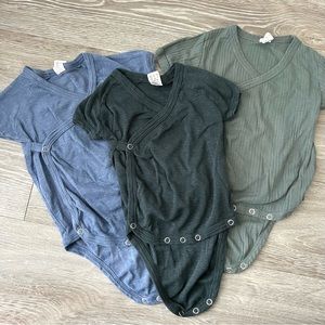 Kate Quinn Organic Cotton Baby Onesies Unisex Set of 3 size 12 to 18 months
